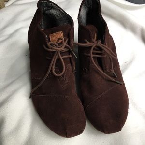 Toms wedge suede boots womens size 11
